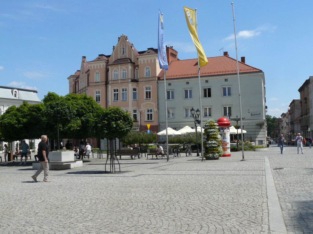 Tarnowskie Góry. Rynek i kwiaty w barwach miasta