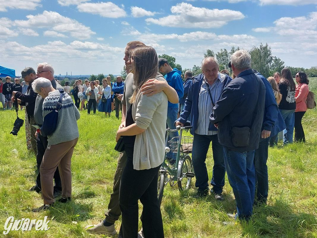 Radzionków. Odsłonięto tablicę z wizerunkiem ks. Korpaka