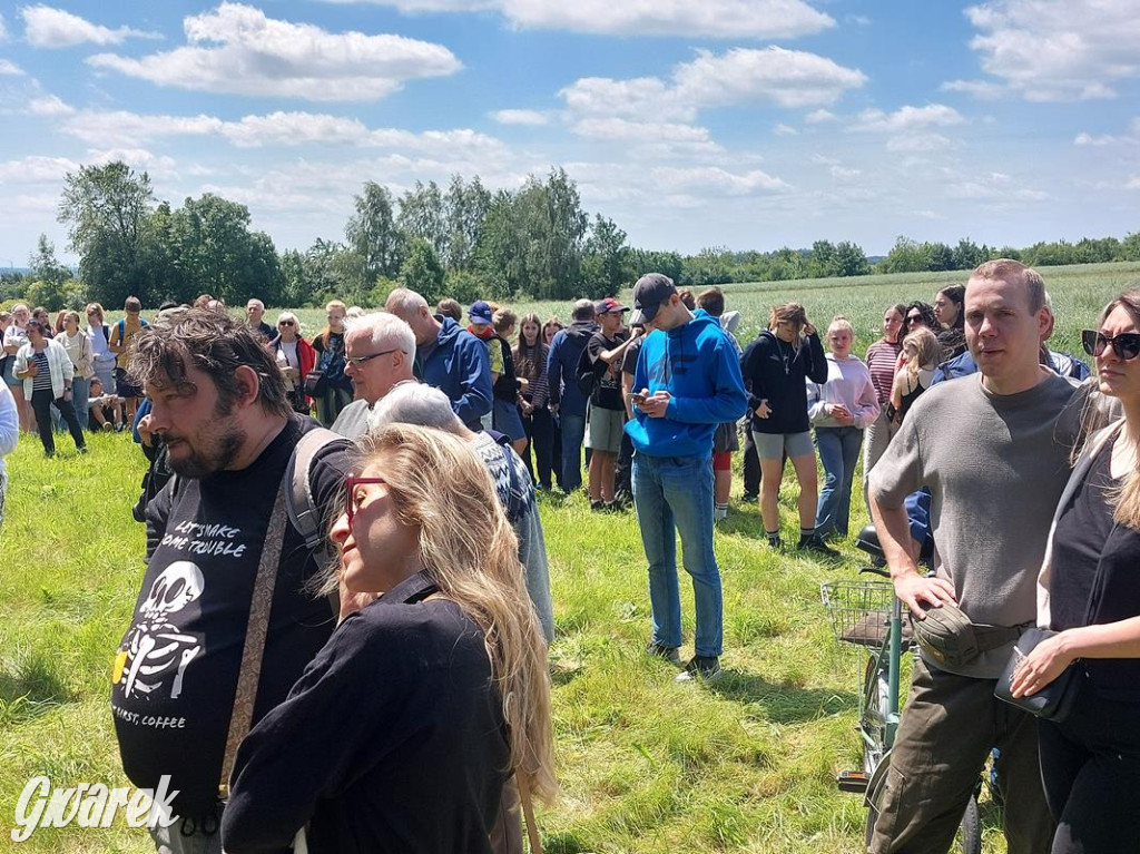 Radzionków. Odsłonięto tablicę z wizerunkiem ks. Korpaka