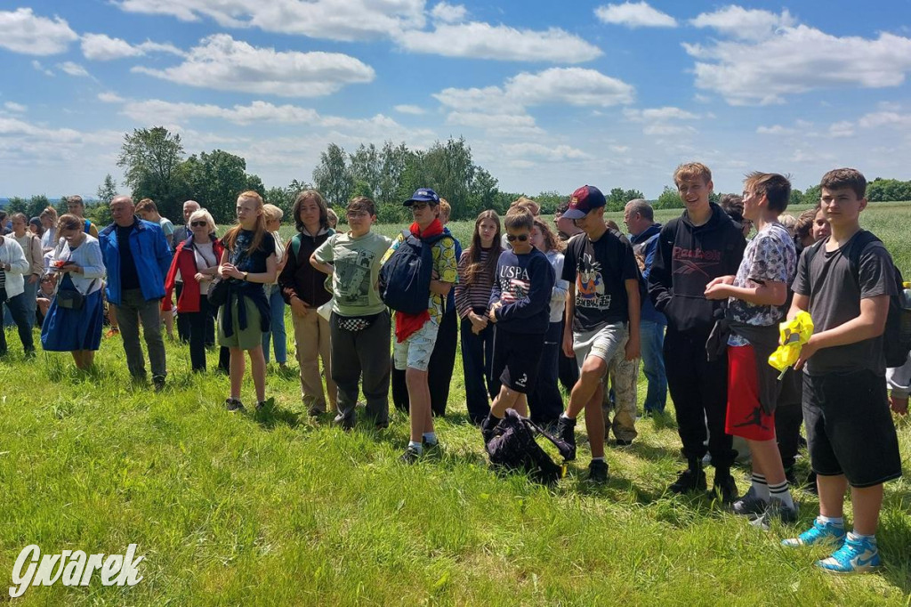 Radzionków. Odsłonięto tablicę z wizerunkiem ks. Korpaka