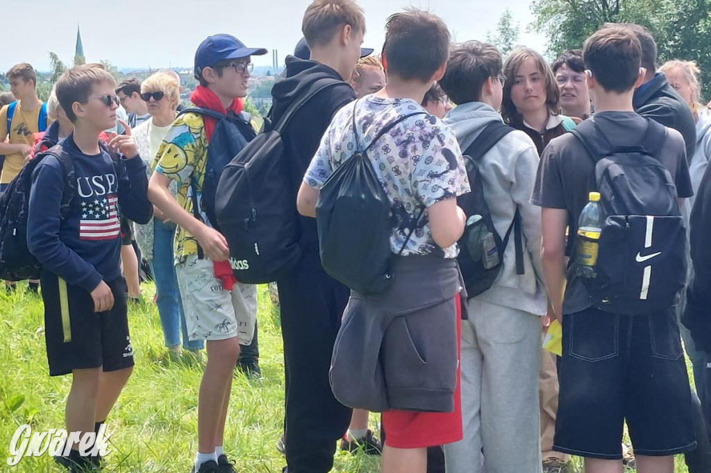 Radzionków. Odsłonięto tablicę z wizerunkiem ks. Korpaka