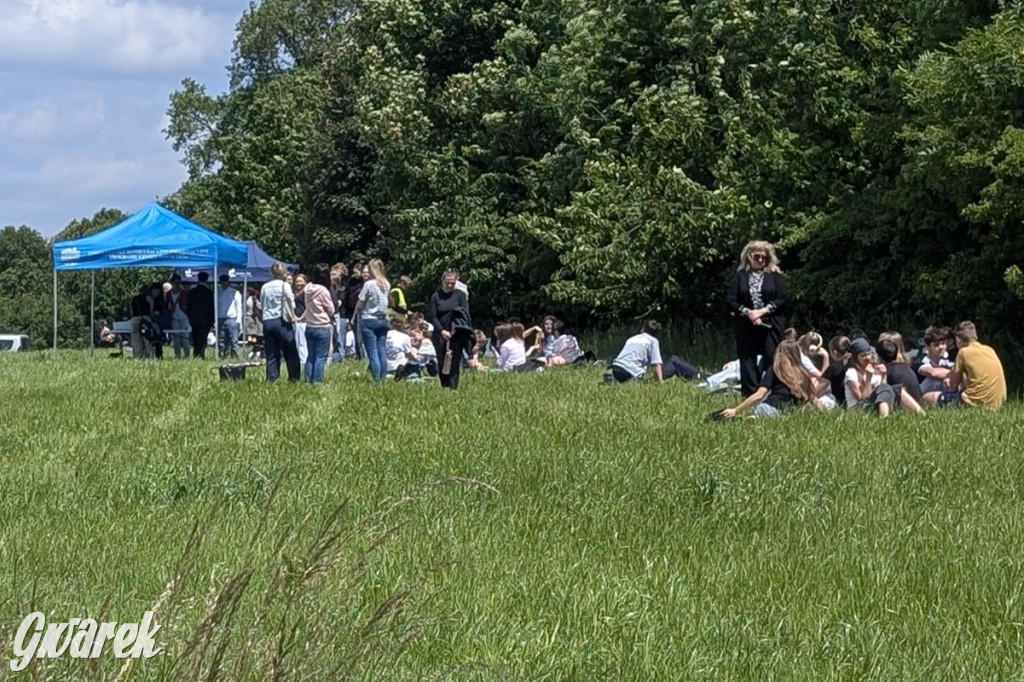 Radzionków. Odsłonięto tablicę z wizerunkiem ks. Korpaka