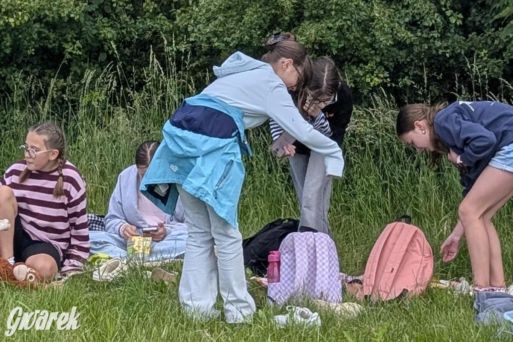Radzionków. Odsłonięto tablicę z wizerunkiem ks. Korpaka