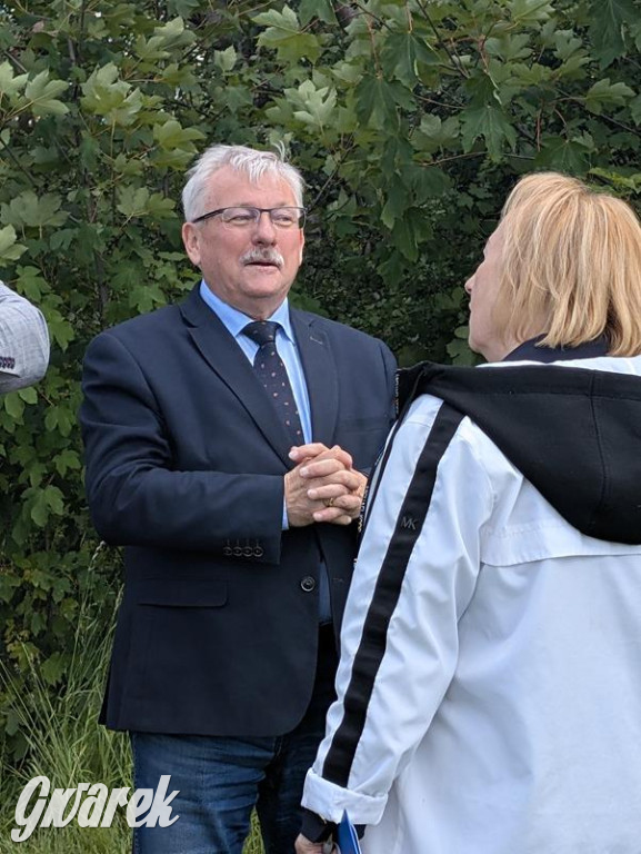 Radzionków. Odsłonięto tablicę z wizerunkiem ks. Korpaka
