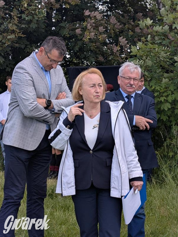Radzionków. Odsłonięto tablicę z wizerunkiem ks. Korpaka