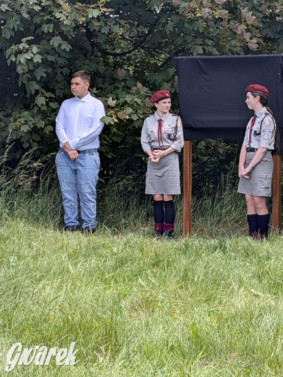 Radzionków. Odsłonięto tablicę z wizerunkiem ks. Korpaka