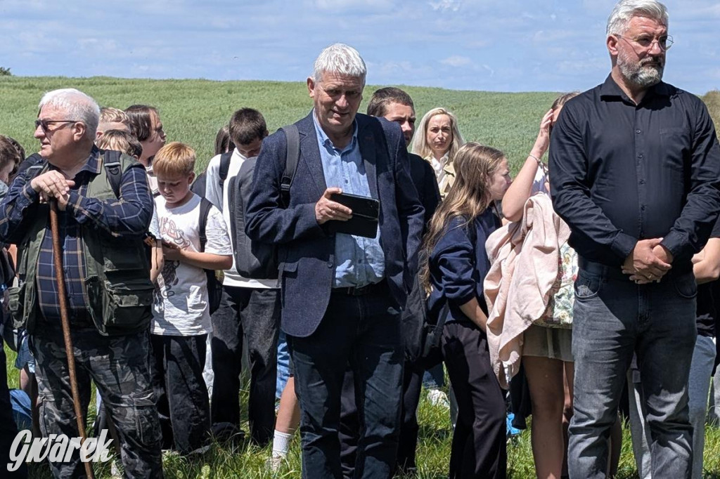 Radzionków. Odsłonięto tablicę z wizerunkiem ks. Korpaka