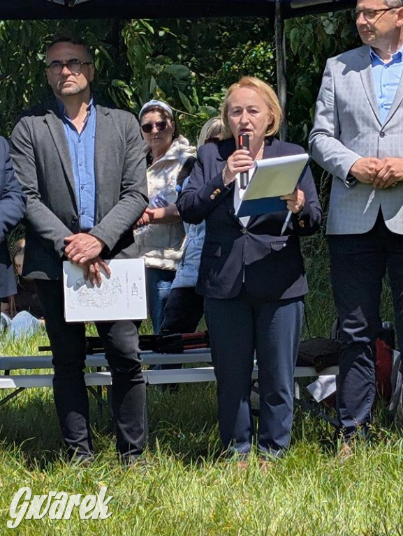 Radzionków. Odsłonięto tablicę z wizerunkiem ks. Korpaka