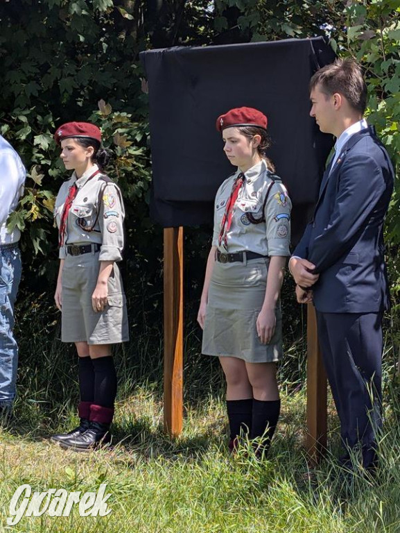 Radzionków. Odsłonięto tablicę z wizerunkiem ks. Korpaka
