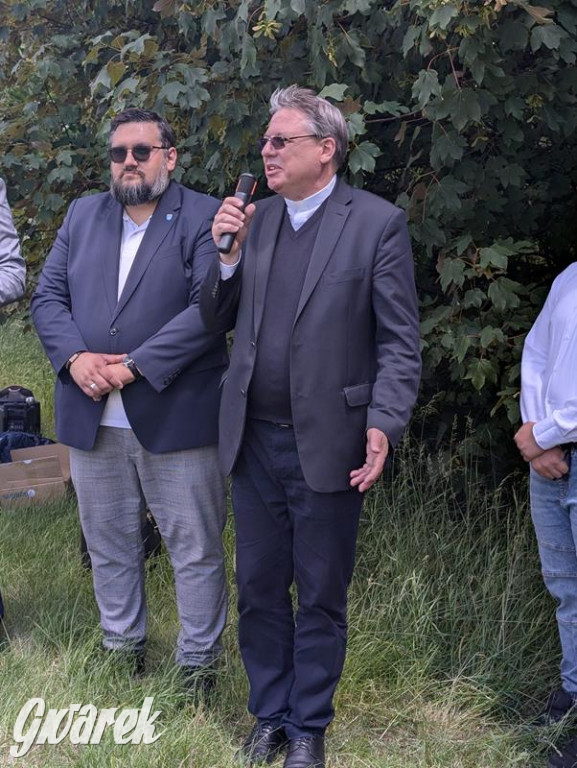 Radzionków. Odsłonięto tablicę z wizerunkiem ks. Korpaka