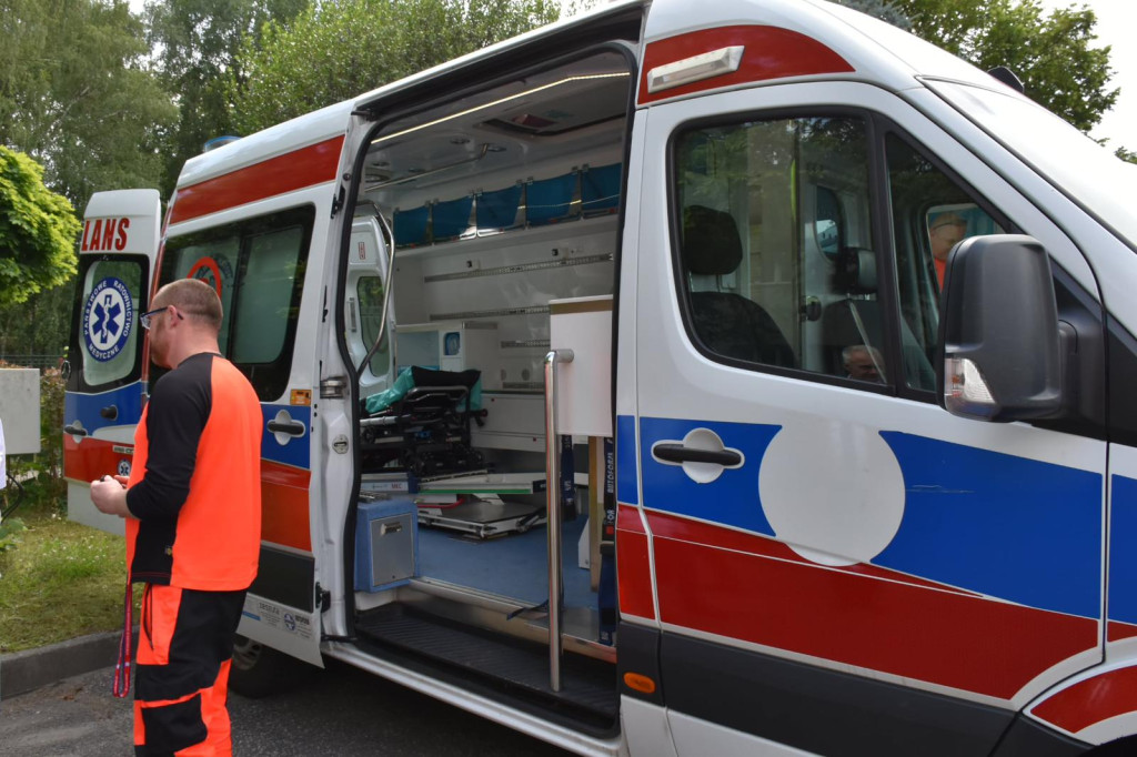 Oficjalne przekazanie ambulansu