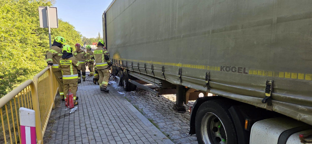 Były utrudnienia na DK 11. Pożar samochodu ciężarowego