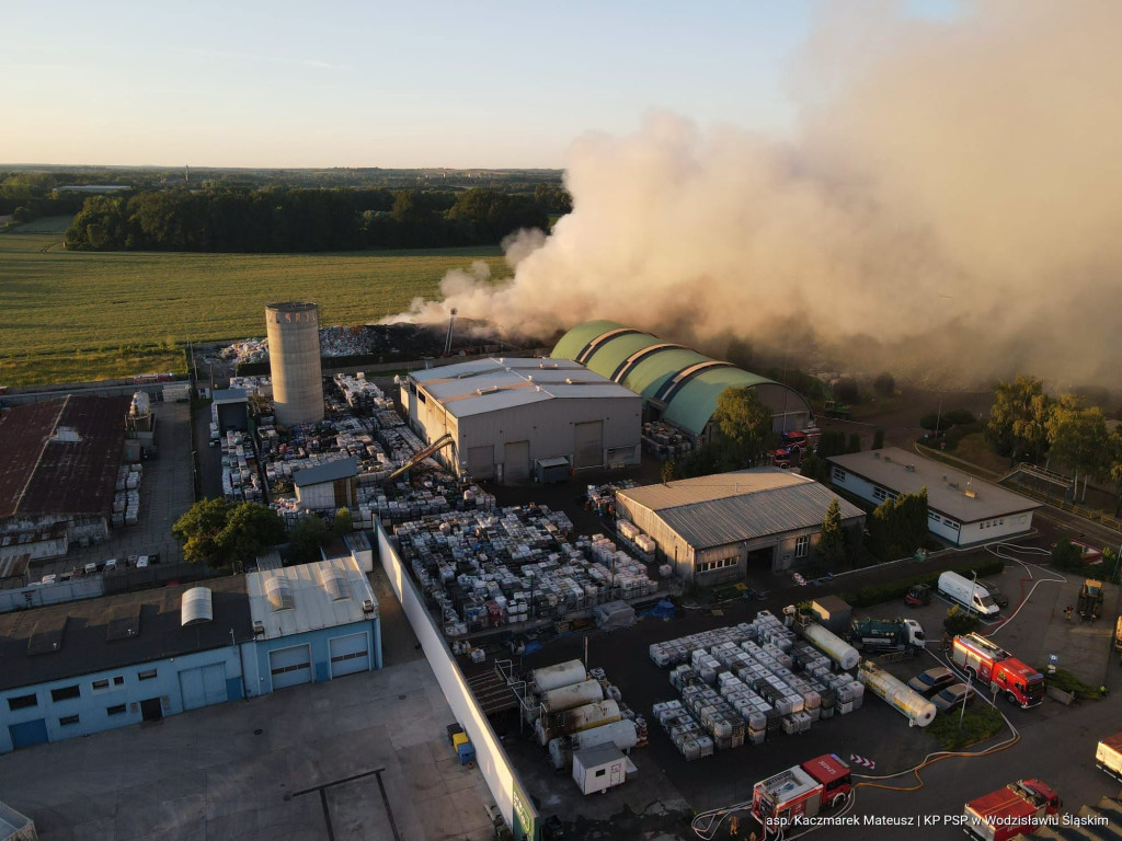 Duży pożar składowiska. Na miejscu byli nasi strażacy