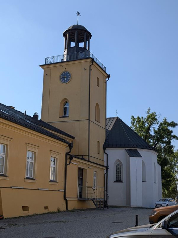 Zwiedzanie pałacu, koncerty i pokazy sprzętu wojskowego