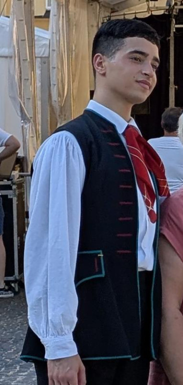 Zwiedzanie pałacu, koncerty i pokazy sprzętu wojskowego