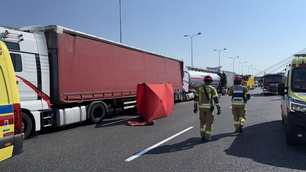 Śmiertelny wypadek na A4. Zderzenie 4 ciężarówek