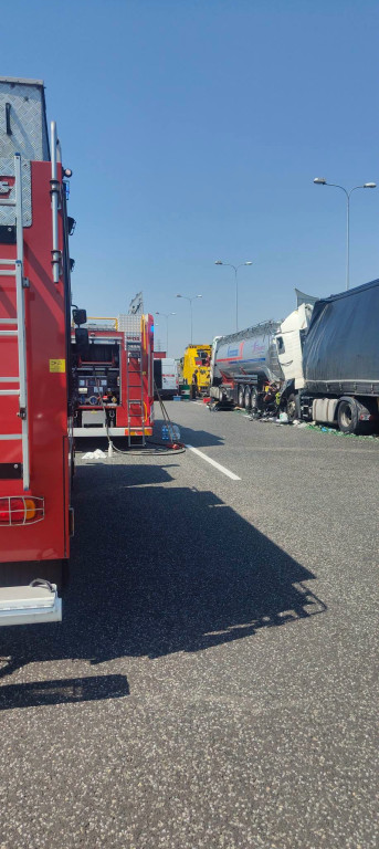 Śmiertelny wypadek na A4. Zderzenie 4 ciężarówek