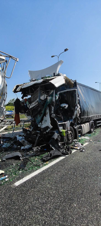 Śmiertelny wypadek na A4. Zderzenie 4 ciężarówek
