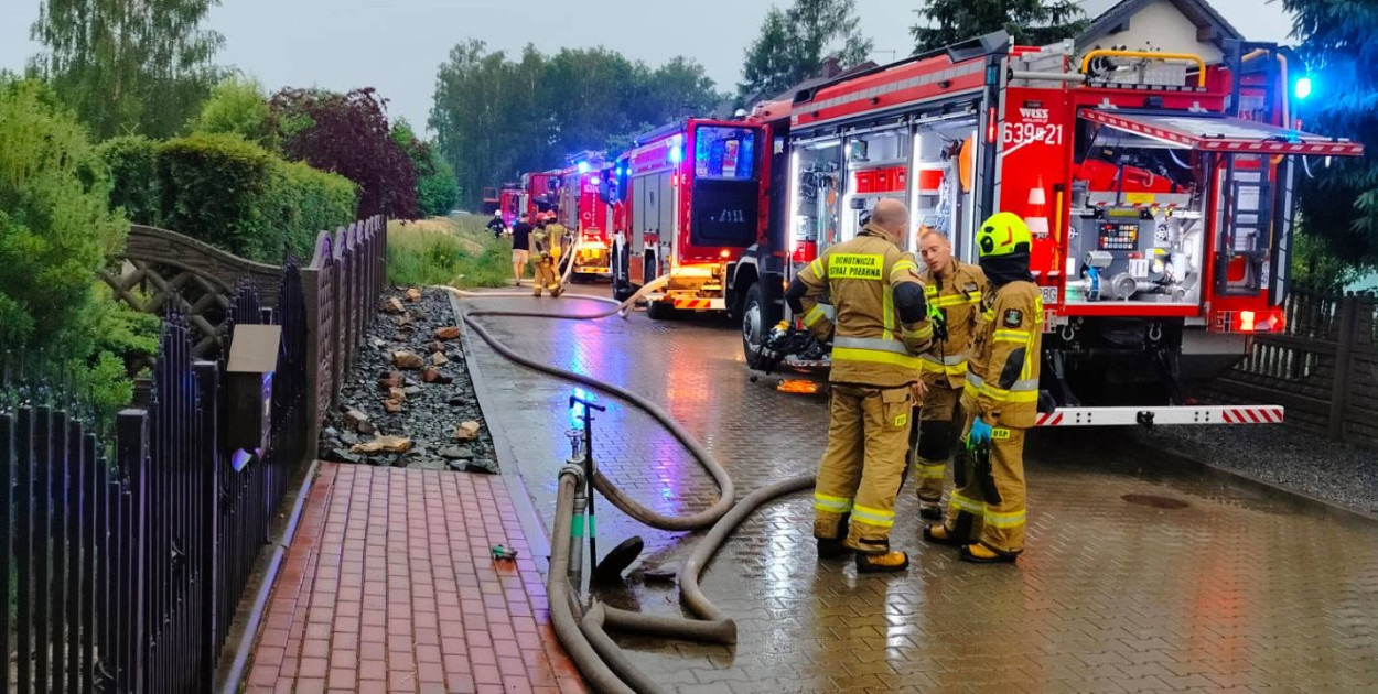 Powiat tarnogórski. Piorun uderzył w budynek. Pożar