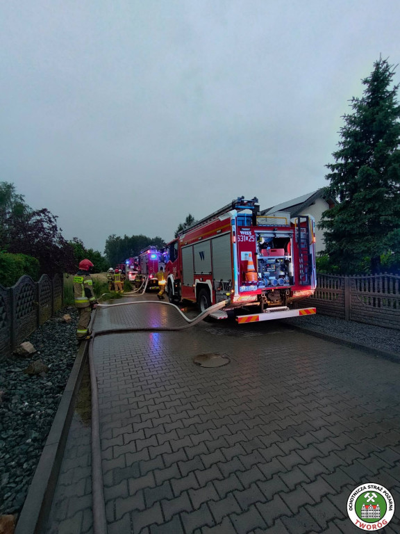 Powiat tarnogórski. Piorun uderzył w budynek. Pożar