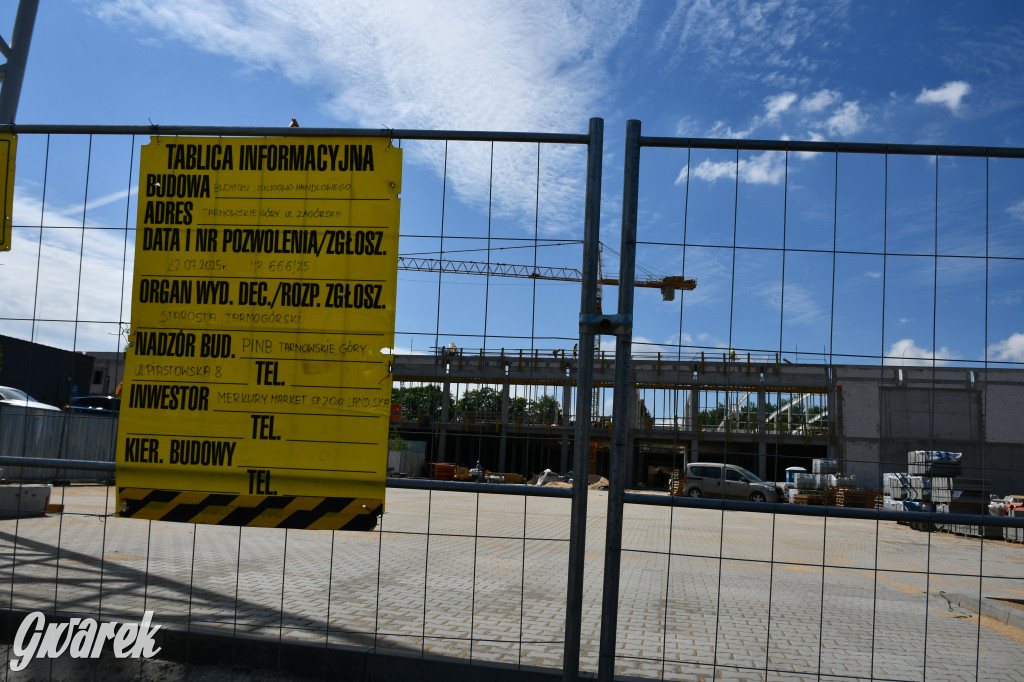 Tarnowskie Góry. Budowa marketu trwa, są oferty pracy