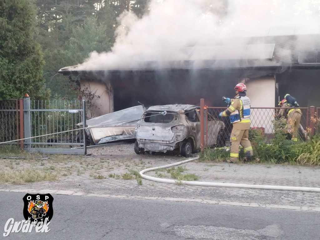Powiat tarnogórski. Auto stanęło w ogniu