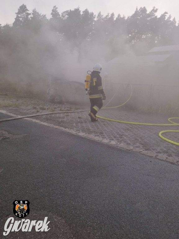 Powiat tarnogórski. Auto stanęło w ogniu