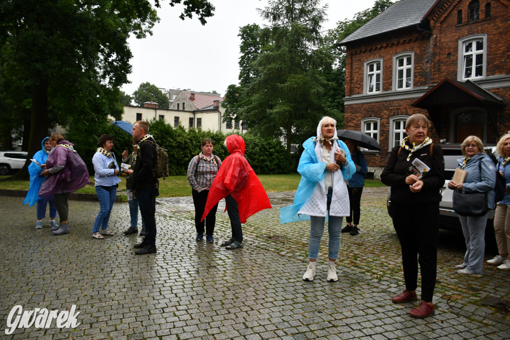 Tarnowskie Góry. Pielgrzymów deszcz nie wystraszył