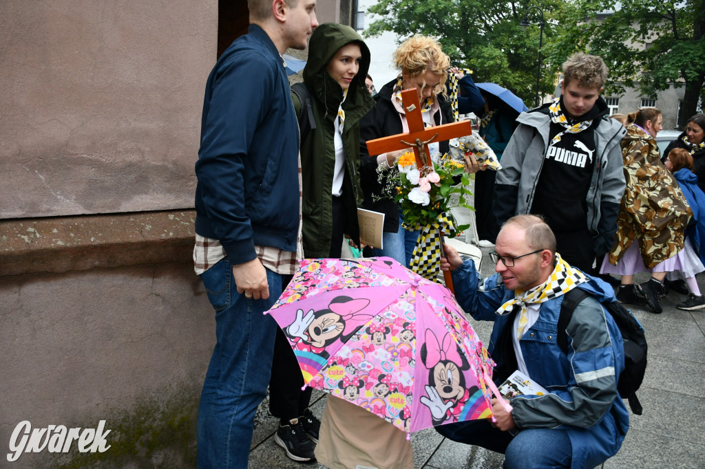 Tarnowskie Góry. Pielgrzymów deszcz nie wystraszył