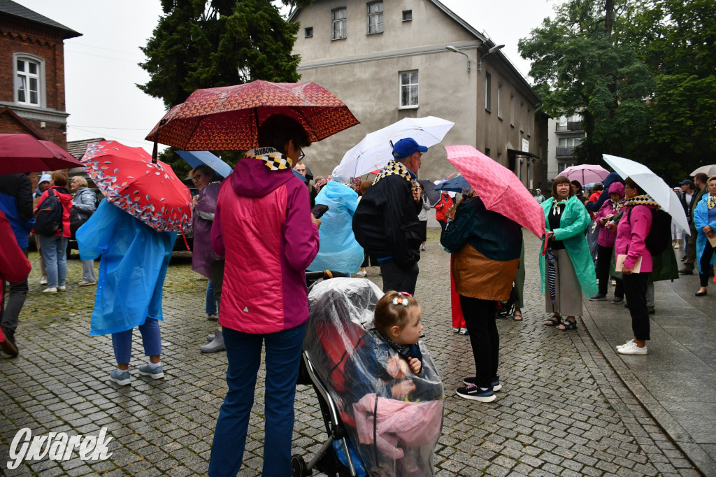 Tarnowskie Góry. Pielgrzymów deszcz nie wystraszył