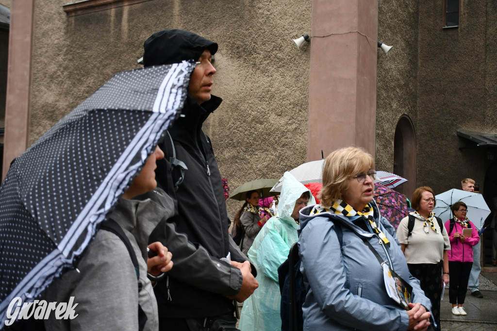 Tarnowskie Góry. Pielgrzymów deszcz nie wystraszył