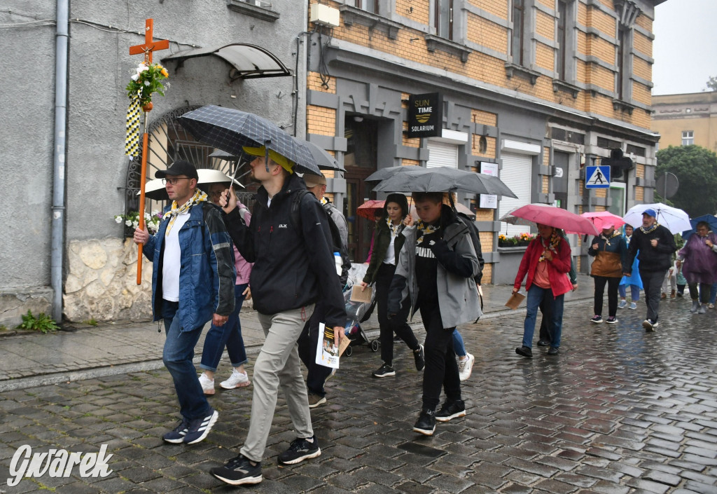 Tarnowskie Góry. Pielgrzymów deszcz nie wystraszył