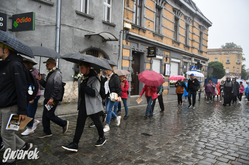 Tarnowskie Góry. Pielgrzymów deszcz nie wystraszył