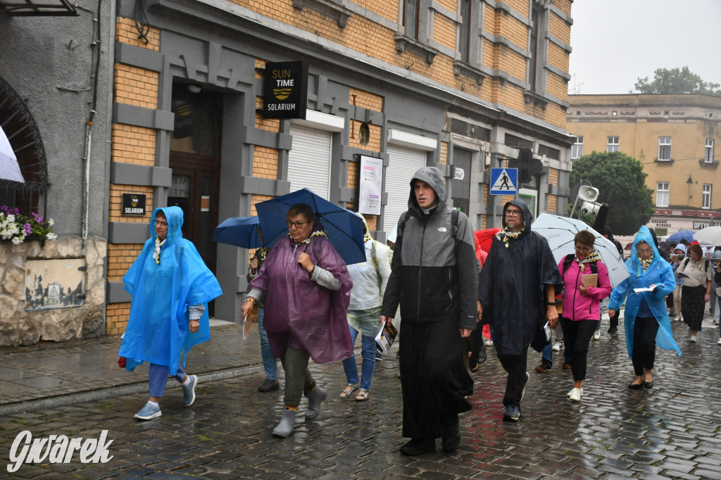 Tarnowskie Góry. Pielgrzymów deszcz nie wystraszył