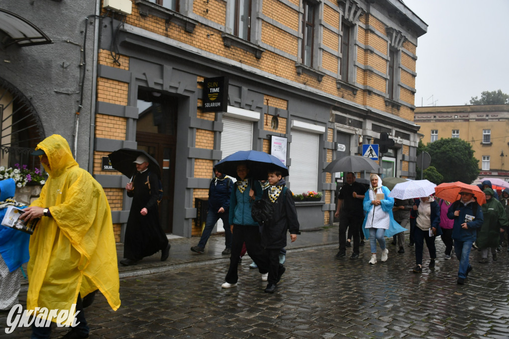 Tarnowskie Góry. Pielgrzymów deszcz nie wystraszył