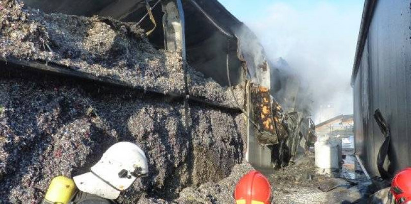 Pięć pożarów w firmach zajmujących się odpadami