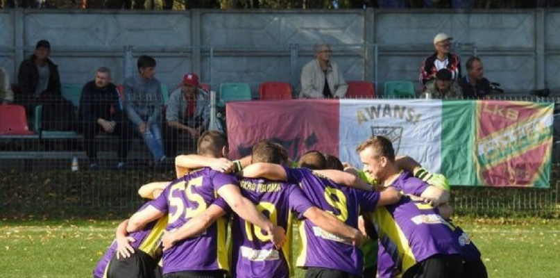 Chlubą Iskry Połomia są piłkarze, którzy w zeszłym sezonie wywalczyli awans do bytomskiej klasy A. Fot. archiwum klubu  