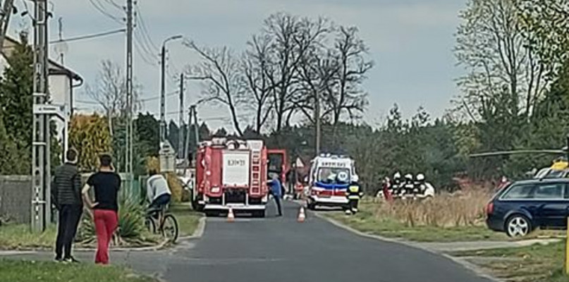 Lądowanie śmigłowca zabezpieczali strażacy z Ochotniczej Straży Pożarnej w Kotach i Jednostki Ratowniczo-Gaśniczej w Tarnowskich Górach.Archiwum czytelniczki 