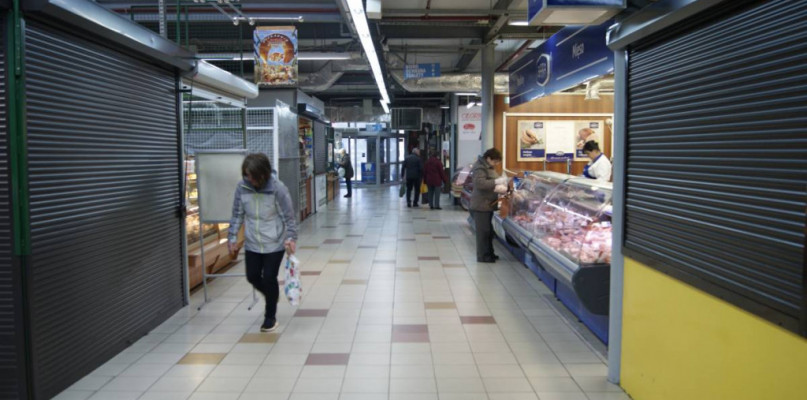 Dwie trzecie boksów w hali targowej było zamkniętych od 14 marca. Które z nich przetrwał ten okres? Fot. Alicja Jurasz