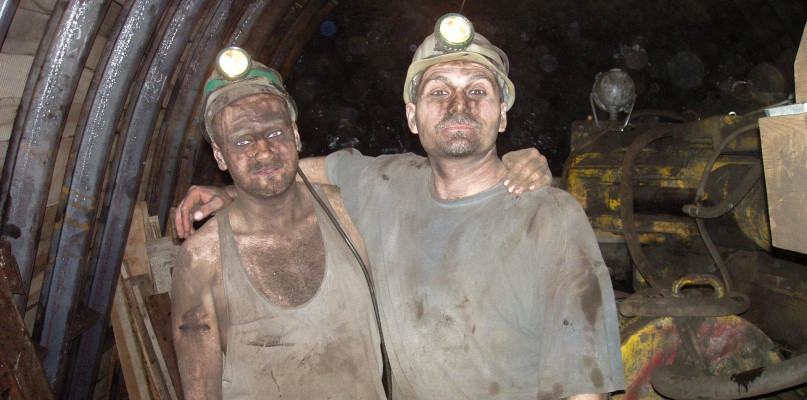 W kopalni ludzie są skazani na to, by być blisko siebie, a to powoduje zakażanie się koronawirusem Fot. Pixabay.com