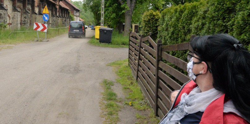 - Nie czujemy się bezpiecznie przy tej drodze - mówią mieszkańcy. Fot. Jarosław Myśliwski