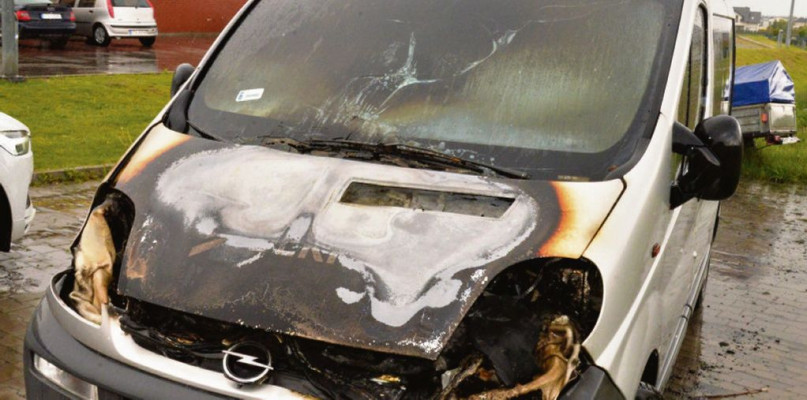 ? Podjechałam, zatrzymałam samochód i nagle z komory silnika zaczął wydobywać się dym ? opowiadała dziennikarzowi "Gwarka" właścicielka . Fot. Jarosław Myśliwski