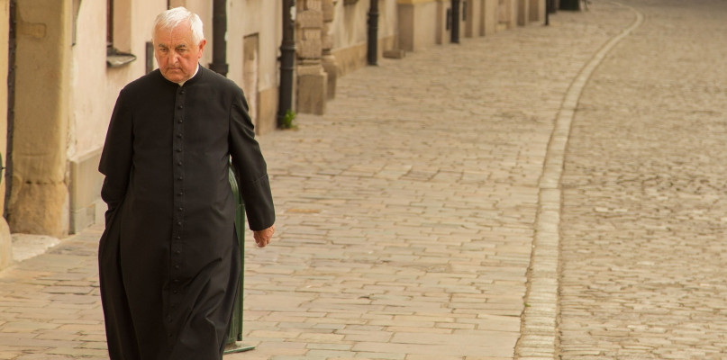 Dzisiaj w Kurii Diecezjalnej w Gliwicach bp Andrzej Iwanecki wręczył dekrety księżom odchodzącym na emeryturę, nowym proboszczom oraz wikariuszom, którzy przejdą na inne parafie. Fot. Pixabay