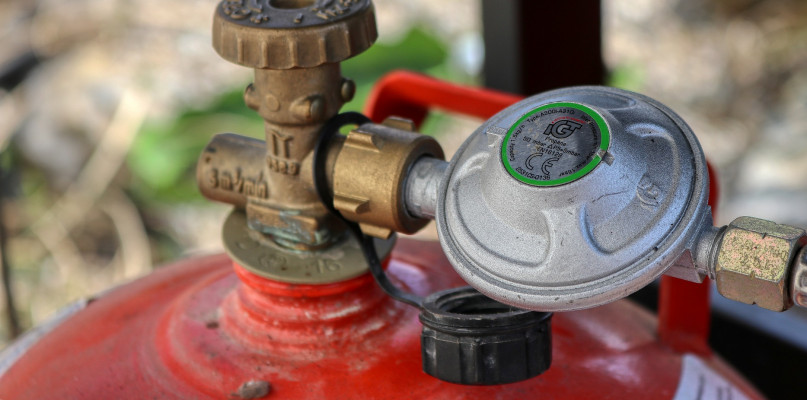 Według zgłaszającego sąsiad miał zamiar doprowadzić w bloku do wybuchu butli z gazem. Fot. Pixabay