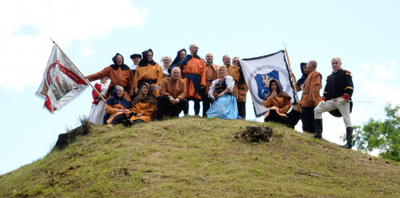 W niedzielę w parku Kunszt w Bobrownikach odbyły uroczystości upamiętniające 236. rocznicę odkrycia złóż srebrnonośnych w szybie Rudolphine i trzecią rocznicę wpisu tarnogórskich zabytków pogórniczych na listę UNESCO. Fot. Jarosław Myśliwski