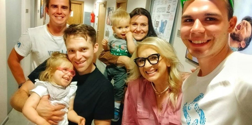 Ujki oraz mała Laura z rodziną zostali zaproszeni do programu Pytanie na śniadanie. Fot. Ujki 2rnee