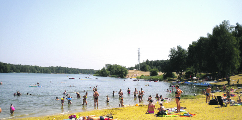 Zalew Nakło-Chechło jest coraz płytszy, co nie znaczy, że bezpieczny. W tym roku nie ma tam wyznaczonego miejsca do kąpieli, samorząd tłumaczy, że to z powodu pandemii .