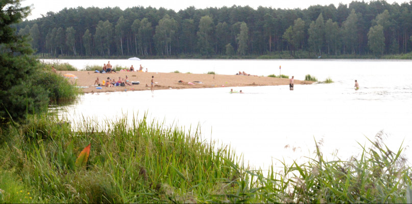 Stawy w Zielonej zachęcają do kąpieli, która, o czym warto pamiętać, w tym roku jest na własną odpowiedzialność. Fot. Jarosław Myśliwski