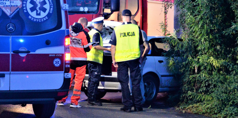 Kierowca wjechał w budynek przy ul. Teofila Królika w Tarnowskich Górach. Fot. Jarosław Myśliwski