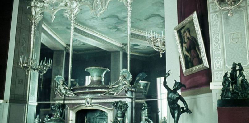 Autorem zdjęć jest Helmut Schmid-Dankward. W swoich zbiorach ma je Zbigniew Banaś